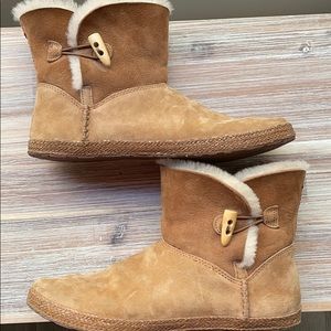 UGG toggle chestnut booties!
